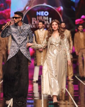 Kinza Hashmi Instagram - We hit the ramp for @munibnawaz at @bcwpakistan Couture Week—such a vibe! ♥️ 
@talhahanjum killed it, and Munib’s designs were next level! ⭐️