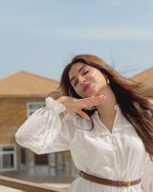 Kinza Hashmi Instagram - She is both the war and the peace 🤍✨