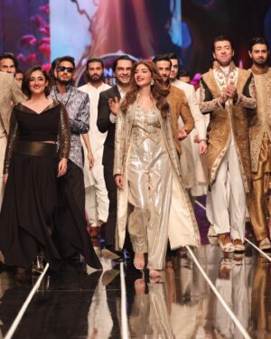 Kinza Hashmi Instagram - We hit the ramp for @munibnawaz at @bcwpakistan Couture Week—such a vibe! ♥️ 
@talhahanjum killed it, and Munib’s designs were next level! ⭐️