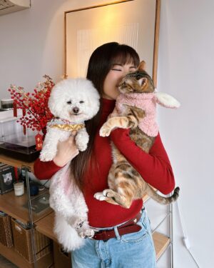 Kira Chan Instagram - 年初一🧧祝大家蛇年行大運🎊
最緊要身體健康！龍馬精神！
事事得心應手🙌🏻 心想事成❤️
今年保持正能量！搵多d💰
好好生活✨
