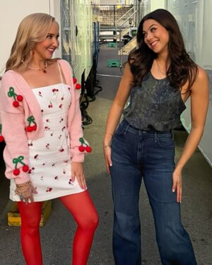 Kira Kosarin Instagram - CHERRY IS BACK in a brand new Thundermans: Undercover Wednesday at 7 on @nickelodeon 

Love you so so so much @audreywhitby pls be in every episode forever 🥹🍒

#PheebsAndCherry4Lyfe