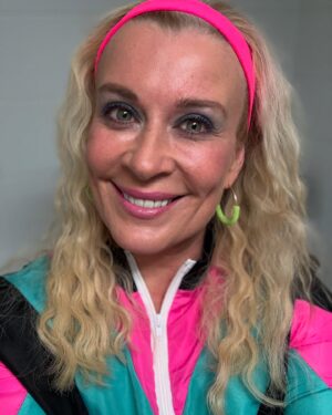 Kirsi Alm-Siira Instagram - Back to the 80’s 🩷🩵 Kiitos juhlista @heidisuomiofficial #heidi50