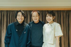 Kiyoe Yoshioka Instagram - .
いきものがかり 路上ライブ at 武道館🌸
小田和正さんと一緒に歌わせて頂きました🌟感動‼︎
小田さん、ありがとうございました！