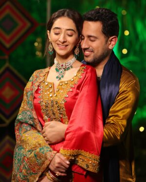 Kritika Avasthi Instagram - Sabna nu Lohri diya lakh lakh vadhayiyaan 🙌😇🙏. 
The First our many firsts ♥️
#Pikaboo’s very first Lohri as a married couple, 
just a month in & still feels like our wedding celebrations are ongoing! ❤️✨ 
From traditional dances to enjoying sweet til-gajak, celebrating new beginnings, the harvest of life’s blessings & the joy of togetherness, what a beautiful way to start this new chapter together with @piyushk003 🥰.
Sending Love & Light to everyone,
Happy Lohri & Makar Sakrant to the world ♥️🔥💫 .
A heartfelt thank you to the talented designer & team of @ekavira.official for transforming our creative ideas to reality! 
And our hommies @celebration_houseofg @weddings_houseofg for infusing the decor, celebration with the vibrant colors & festive spirit of Lohri ✨.
#pikaboo #newlyweds #wedding #lohri #makarsankranti #happylohri #punjabi #punjab 
#FirstLohri #NewBeginnings #LohriLove