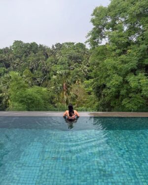 Kritika Kamra Instagram - January’s over and nothing much has changed. I’m still posting holiday pictures weeks after, being picky about who/what gets my attention and still chasing sunsets, art and good food.
Feels like a lot has happened this year already, in a good way. And I’m in no rush to share 🙃