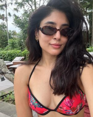 Kritika Kamra Instagram - January’s over and nothing much has changed. I’m still posting holiday pictures weeks after, being picky about who/what gets my attention and still chasing sunsets, art and good food.
Feels like a lot has happened this year already, in a good way. And I’m in no rush to share 🙃