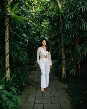 Kritika Kamra Instagram - January’s over and nothing much has changed. I’m still posting holiday pictures weeks after, being picky about who/what gets my attention and still chasing sunsets, art and good food.
Feels like a lot has happened this year already, in a good way. And I’m in no rush to share 🙃