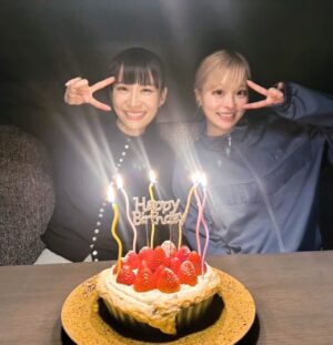 Kyary Pamyu Pamyu Instagram - ✌🏻🥳🎂🥳✌🏻🎂