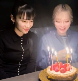 Kyary Pamyu Pamyu Instagram - ✌🏻🥳🎂🥳✌🏻🎂