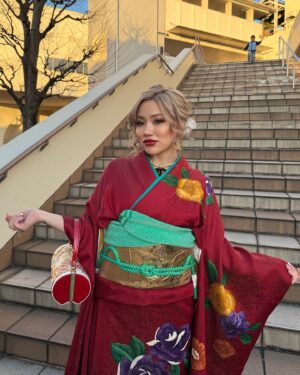 LANA Instagram - お母さんとお姉ちゃんがきた振袖私も着れたよ👘❤️
近所の大好きな2人に会えたのも死ぬほど嬉しかったしこんな私と仲良くしてくれたみんなにもあえてうれしかったーな❣️

💇‍♀️ by @neo.9