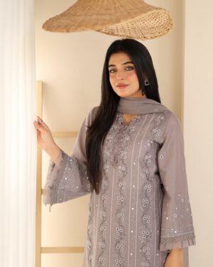 Laiba Khan Instagram - Wearing this beautiful creation from @zarizaa_official , and I’m obsessed with the detail! The fabric is soft and airy, making it the perfect choice for a stylish yet comfortable summer look. Shop now and grab this beauty for your summer wardrobe!

Visit: https://zarizaa.com/

PR @windmilepr 
📸 @saifsheikh_photography_films 

#ZarizaaStyle #Zarizaa #womensfashionwear #womenclothing #summerunstitched #embroidered #influencer #laibakhanofficial #mysticGrey