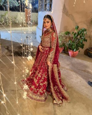 Laiba Khan Instagram - Ab khush sb ? 🌚
👗 @umshabyuzmababar 
Styling / @hassanabdullahofficial 

#kaffara 
#geotv 
#7thskyentertainment