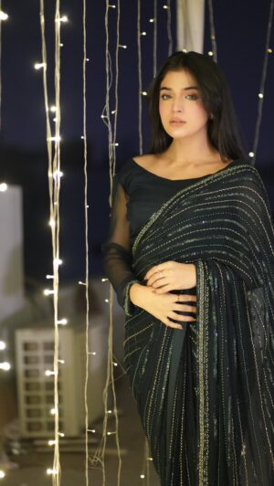Laiba Khan Instagram - آپ ہماری جان بن گئے ~ 

 @sitara_sarees