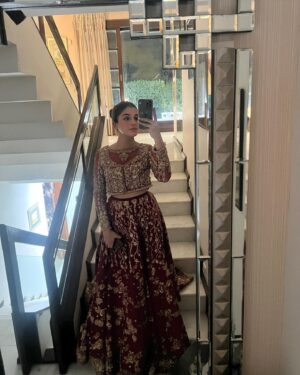 Laiba Khan Instagram - Ab khush sb ? 🌚
👗 @umshabyuzmababar 
Styling / @hassanabdullahofficial 

#kaffara 
#geotv 
#7thskyentertainment