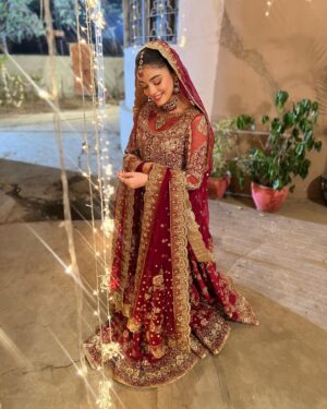 Laiba Khan Instagram - Ab khush sb ? 🌚
👗 @umshabyuzmababar 
Styling / @hassanabdullahofficial 

#kaffara 
#geotv 
#7thskyentertainment