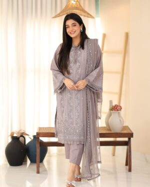 Laiba Khan Instagram - Wearing this beautiful creation from @zarizaa_official , and I’m obsessed with the detail! The fabric is soft and airy, making it the perfect choice for a stylish yet comfortable summer look. Shop now and grab this beauty for your summer wardrobe!

Visit: https://zarizaa.com/

PR @windmilepr 
📸 @saifsheikh_photography_films 

#ZarizaaStyle #Zarizaa #womensfashionwear #womenclothing #summerunstitched #embroidered #influencer #laibakhanofficial #mysticGrey