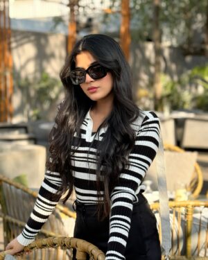 Laiba Khan Instagram - Tu mery sabar ka inaam tw nhi ~ 🍂 

Top @parien_house 
Pants @fourandcostore