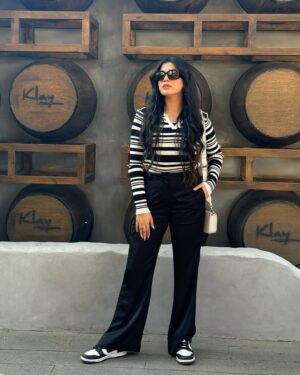 Laiba Khan Instagram - Tu mery sabar ka inaam tw nhi ~ 🍂 

Top @parien_house 
Pants @fourandcostore