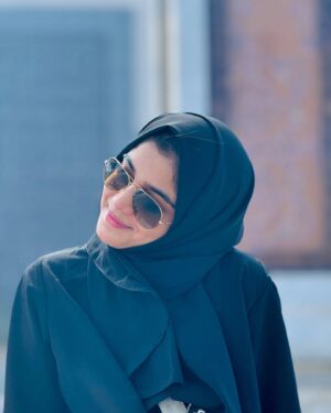 Laiba Khan Instagram - Alhamdulillah ❤️ 

This beautiful abaya is from @azur.officialpk