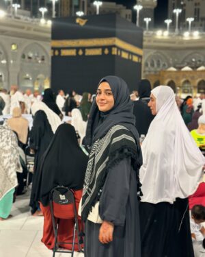 Laiba Khan Instagram - Alhamdulillah ❤️ 

This beautiful abaya is from @azur.officialpk