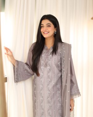 Laiba Khan Instagram - Wearing this beautiful creation from @zarizaa_official , and I’m obsessed with the detail! The fabric is soft and airy, making it the perfect choice for a stylish yet comfortable summer look. Shop now and grab this beauty for your summer wardrobe!

Visit: https://zarizaa.com/

PR @windmilepr 
📸 @saifsheikh_photography_films 

#ZarizaaStyle #Zarizaa #womensfashionwear #womenclothing #summerunstitched #embroidered #influencer #laibakhanofficial #mysticGrey