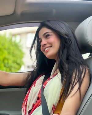 Laiba Khan Instagram - Teri yaadan vich bikhra 
 Duniyaa Sajawan 🌺