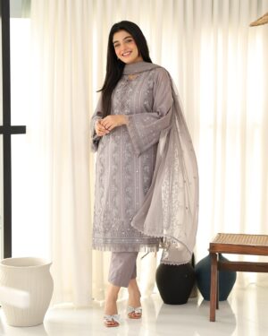 Laiba Khan Instagram - Wearing this beautiful creation from @zarizaa_official , and I’m obsessed with the detail! The fabric is soft and airy, making it the perfect choice for a stylish yet comfortable summer look. Shop now and grab this beauty for your summer wardrobe!

Visit: https://zarizaa.com/

PR @windmilepr 
📸 @saifsheikh_photography_films 

#ZarizaaStyle #Zarizaa #womensfashionwear #womenclothing #summerunstitched #embroidered #influencer #laibakhanofficial #mysticGrey