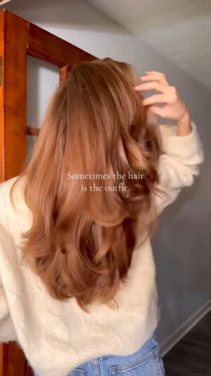 Lani Randol Instagram - If the hair is the outfit then my fav accessory is the @olaplex N°.7 Bonding Oil 💅🏻 #Olaplexpartner #hair #hairgoals #hairtutorial