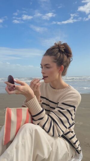 Lani Randol Instagram - Starting my day with the sounds of the ocean and my makeup routine with @niveausa Creme 💙 #NIVEASquad #ad #grwm #beach #asmr #beachasmr