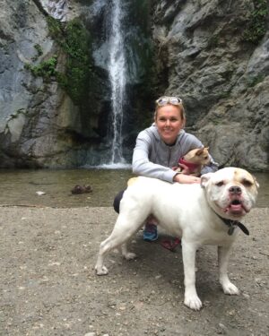 Laura Bell Bundy Instagram - LA was my home for over 8 years and Pasadena was my home for 5 of those. I’ve been sick over the devastation it has seen.  This is me walking Eaton Canyon with my pups and my cousin @addyson_bell … we lived on the edge of Altadena. Historic places we loved are gone, friends houses are gone…. Their kid’s schools, their business, all gone. People are displaced. Animals are displaced…  This rebuilding is going to take time.  I implore you to donate to whatever organization you feel comfortable donating— American Red Cross Wildfire Relief, California Fire Foundation, United Way of Greater Los Angeles, Pasadena Humane Society, Direct Relief, Wildfire recovery fund… your choice. If all of you following me donated just $10, we’d raise almost 1 mil. Thank you. 

And for those of you in LA that I haven’t spoken to, my heart goes out to you and I’m praying for you and your safety. #lawildfires