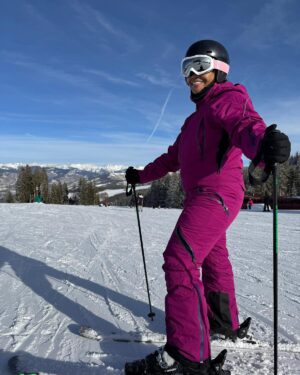 Laura Coates Instagram - #snowbunny ♥️ 

Shoutout to my snowboarding cameraman hubby! 😂