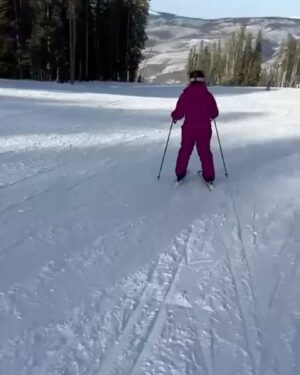 Laura Coates Instagram - #snowbunny ♥️ 

Shoutout to my snowboarding cameraman hubby! 😂