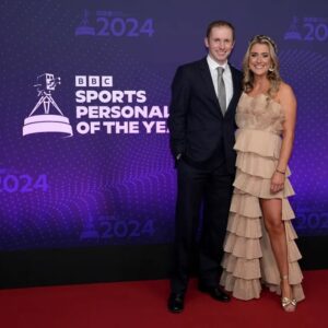 Laura Kenny Instagram - An awards ceremony close to Christmas can only be one show @bbcsport SPOTY. What a great night! These awards ceremonies are about the only time @jasonkenny107 and I get dressed up these days 🙈

Shout out to my favourite glam team duo @wildflowerhaircompany and @emilysewell_makeup who literally make me feel incredible 💖💖

📸 @pashowbiz