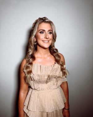 Laura Kenny Instagram - Jen you are one talented human being I feel so to lucky to have you in my life. Not just as a hair stylist and hairdresser (yes she did the beautiful colour too!) but as one of my best friends x @wildflowerhaircompany