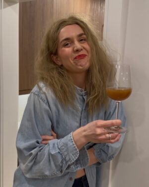 Laura Ramoso Instagram - Have you ever had a NATCH? 🍊🍷“Woman who just started drinking natural wine” comes out Sunday! But do you understand why the wig was necessary though..