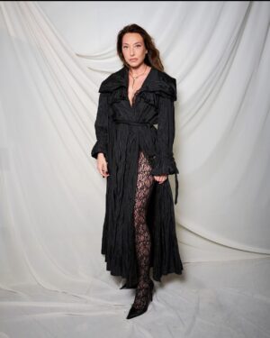 Laura Smet Instagram - Merci @jeanpaulgaultier @ludovicdesaintsernin @bvlgari @lucienpages @lucienpagescommunication @isabrulier @cyrilhair @lunabijl #fashionweek #hautecouture 🖤♥️🖤