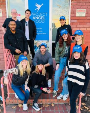 Lauralee Bell Instagram - Spent the afternoon with my @youngandrestlesscbs pals working for the amazing @projectangelfood ! 
Thank you for having us!