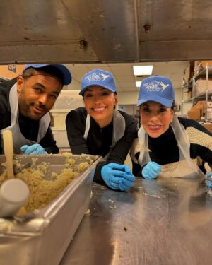 Lauralee Bell Instagram - Spent the afternoon with my @youngandrestlesscbs pals working for the amazing @projectangelfood ! 
Thank you for having us!