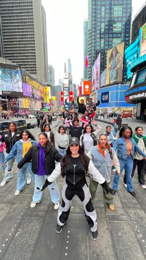 Lauren Gottlieb Instagram - ✨AAYE RE TOOFAN✨Takes over Times Square 🌪🌪️🌪️ This was such an incredible project with some of the best dancers in NYC! Still cannot believe we took over New York City BLASTING @arrahman music—What a moment!!!

Give it all your love and SHARE it with your friends! And don’t miss @vickykaushal09 and @rashmika_mandanna absolutely slaying in Chhaava! 

#ToofanInTimesSquare #NYCtakeover #Chhaava

Director / Choreographer 
Lauren Gottlieb @laurengottlieb 

Associate Choreographer 
Rohit Gijare @rohitgijare

Assistant Choreographer 
Shivani Lamba @shivlambda

Videographer / Editor
Zurisaddai @thezurisaddai

Dancers 
Anjali Mehta - @theanjlife
Anjali Kapur - @anjalik.dance
Ansh Konuru - @anshkonuru
Bhavana Channavajjala - @bhavanacee
Chirag Jain - @chir.yeet
Divya Raj - @missdivyaraj
Faraaz Nadeem - @farazzledazzle
Jade Sessions - @jade_sessions
Jeremy Davidson - @jayplayent
Revati Mahurkar @revatimahurkarr
Rishav Agarwal - @rishav1708
Sehaj Sandhu - @sehajss
Shivali Tandon - @shivisweetheart
Shreya Rawat - @shrreyaaa_ 
Sreya Cherukuri - @sreyacherukuri
Tanya Chauhan - @tanyachauhan18
Vini Hazari - @vinihazari
Varun Goyal - @goyalgrooves_