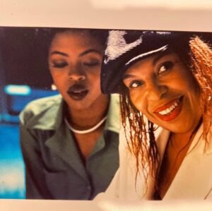 Lauryn Hill Instagram - Whitney Houston once said to me that Roberta Flack’s voice was one of the purest voices she’d ever heard. I grew up scouring the records my Parents collected. Mrs. Flack was one of their favorites and quite instantly became one of mine as soon as I was exposed to her. She looked cool and intelligent, gentle and yet militant. The songs she recorded from ‘Compared To What’ to ‘The First Time Ever I Saw Your Face’ to her version of ‘Ballad Of The Sad Young Men’ fascinated me with their beauty and sophistication. Mrs. Flack was an artist, a singer-songwriter, a pianist and composer who moved me and showed me through her own creative choices and standards what else was possible within the idiom of Soul. Killing Me Softly, a song Mrs. Flack didn’t write, but made hugely popular became the song that catapulted myself and the Fugees into household phenomena. We wanted to honor the beauty and brilliance of this song and her performance of it to our generation. I will forever be grateful for the sensitivity and delicate power of her Love and Artistry. Rest in Grace Beloved One. 🌹