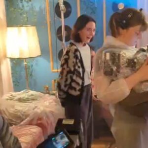 Lea van Acken Instagram - Noch nie hatte ich einen so großartigen Dreh wie im Januar! Danke an unseren ❤️-Cast und unser ❤️-Team: Eurer tolle Arbeit macht diesen Film so bunt und lovely weird – und Eure super sweete Art fehlt mir jetzt schon sehr 💜👽🦑🫧

Tausend Dank auch an @carolin.muehlbrett.fotografie für die schönen Fotos. Und @kumpelstift und @georg.nikolaus
Poster: @omarsener_

Unser großartiger Cast, der gleichzeitig unser Writers Room war💜

KAIA: @lea_van_acken (@playersagentur)

ANGEL: @joneson2000 (@agenturhobrig)

RAIN: @m.a.n.o.l (@agentur_hilde_stark)

JENS: @arndtschweringsohnrey (@agenturvelvet)

FINN-OLE: @carl_benzschawel_ (Zentralbüro Agentur für Schauspieler)

LA'ESTRA: @pollydnayler (Robert Carey Associates)

KINDER: Naima Mikailou & Theresa Schöllhammer

Casting: @schirnhofercasting
Anspielpartner*innen:
@olivialinagasche
@iambirgitstauber
@dpenschek
@_philipp_sommer_
@carolinkarnuth_official
@evelamell

❤️ fürs Vermitteln @nouri_chamari, @olivialinagasche und @sabrina___kraft

Und unser grandioses Team💜

Produktion & Drehbuch: @dominik_hafenmaier
Produktionsassistenz:
@beilul__
@karo.linebr_
Setrunnerin: @theresamkl

Dop: @julepfaff
Operator: 
@georg.nikolaus
@hannah_schwarzl
@johannespfau_dop
@jannikdublasky
Set-Fotografie: @carolin.muehlbrett.fotografie
Poster-Foto:
@carolin.muehlbrett.fotografie
@omarsener_
1st AC: 
@moritz.vetter
@kumpelstift
@jgooney
2nd AC & DIT: @luis.rchtr

Oberbeleuchter: 
Manuel Dolderer
@soerenbulb
Best Boy: @jannikdublasky
Beleuchter: 
@omarsener_
@everythingeverywhereallforjazz
@lit.karim
@alexbirzele

Tonmeister: @flitt_official

Kostümbild: @pauliimmig
Setkostüm: @samira_vivien

Szenenbild: @r_hardj
Bauhelfer*innen: 
@fsw.productiondesign
@ute_petermann
Marder Prop: @anse61 mit @indiesone

Maskenbild & SFX Make up:
@nadikmua
@luzialaviniartist

Schnitt: @lukaswengorz
Musik: @othernoise

Regieassistenz: @opawiewarsimhimmel
Script Continuity: @lotte.maarie
Stunt: @patrickmarcelbenito
Catering: Hanna Hafenmaier & Familie
Felix Mott
Regie&Buch: me
Produktion: @filmakademie_bw 

❤️Dank❤
@liza_reichardt 
@holger.verfolger 
Claudia Prietzel 
@liajvb 
@marcus.schinkel 
@gregorbuddepetrusch
@renecolling 
@marleen.valien 
@alexbornwild 
@t