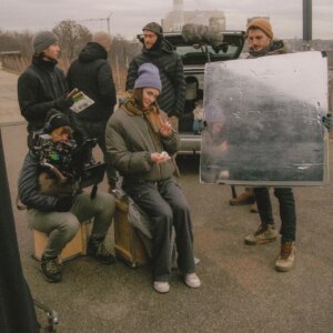 Lea van Acken Instagram - Noch nie hatte ich einen so großartigen Dreh wie im Januar! Danke an unseren ❤️-Cast und unser ❤️-Team: Eurer tolle Arbeit macht diesen Film so bunt und lovely weird – und Eure super sweete Art fehlt mir jetzt schon sehr 💜👽🦑🫧

Tausend Dank auch an @carolin.muehlbrett.fotografie für die schönen Fotos. Und @kumpelstift und @georg.nikolaus
Poster: @omarsener_

Unser großartiger Cast, der gleichzeitig unser Writers Room war💜

KAIA: @lea_van_acken (@playersagentur)

ANGEL: @joneson2000 (@agenturhobrig)

RAIN: @m.a.n.o.l (@agentur_hilde_stark)

JENS: @arndtschweringsohnrey (@agenturvelvet)

FINN-OLE: @carl_benzschawel_ (Zentralbüro Agentur für Schauspieler)

LA'ESTRA: @pollydnayler (Robert Carey Associates)

KINDER: Naima Mikailou & Theresa Schöllhammer

Casting: @schirnhofercasting
Anspielpartner*innen:
@olivialinagasche
@iambirgitstauber
@dpenschek
@_philipp_sommer_
@carolinkarnuth_official
@evelamell

❤️ fürs Vermitteln @nouri_chamari, @olivialinagasche und @sabrina___kraft

Und unser grandioses Team💜

Produktion & Drehbuch: @dominik_hafenmaier
Produktionsassistenz:
@beilul__
@karo.linebr_
Setrunnerin: @theresamkl

Dop: @julepfaff
Operator: 
@georg.nikolaus
@hannah_schwarzl
@johannespfau_dop
@jannikdublasky
Set-Fotografie: @carolin.muehlbrett.fotografie
Poster-Foto:
@carolin.muehlbrett.fotografie
@omarsener_
1st AC: 
@moritz.vetter
@kumpelstift
@jgooney
2nd AC & DIT: @luis.rchtr

Oberbeleuchter: 
Manuel Dolderer
@soerenbulb
Best Boy: @jannikdublasky
Beleuchter: 
@omarsener_
@everythingeverywhereallforjazz
@lit.karim
@alexbirzele

Tonmeister: @flitt_official

Kostümbild: @pauliimmig
Setkostüm: @samira_vivien

Szenenbild: @r_hardj
Bauhelfer*innen: 
@fsw.productiondesign
@ute_petermann
Marder Prop: @anse61 mit @indiesone

Maskenbild & SFX Make up:
@nadikmua
@luzialaviniartist

Schnitt: @lukaswengorz
Musik: @othernoise

Regieassistenz: @opawiewarsimhimmel
Script Continuity: @lotte.maarie
Stunt: @patrickmarcelbenito
Catering: Hanna Hafenmaier & Familie
Felix Mott
Regie&Buch: me
Produktion: @filmakademie_bw 

❤️Dank❤
@liza_reichardt 
@holger.verfolger 
Claudia Prietzel 
@liajvb 
@marcus.schinkel 
@gregorbuddepetrusch
@renecolling 
@marleen.valien 
@alexbornwild 
@t