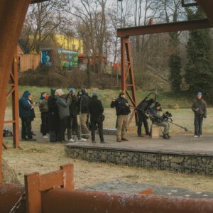 Lea van Acken Instagram - Noch nie hatte ich einen so großartigen Dreh wie im Januar! Danke an unseren ❤️-Cast und unser ❤️-Team: Eurer tolle Arbeit macht diesen Film so bunt und lovely weird – und Eure super sweete Art fehlt mir jetzt schon sehr 💜👽🦑🫧

Tausend Dank auch an @carolin.muehlbrett.fotografie für die schönen Fotos. Und @kumpelstift und @georg.nikolaus
Poster: @omarsener_

Unser großartiger Cast, der gleichzeitig unser Writers Room war💜

KAIA: @lea_van_acken (@playersagentur)

ANGEL: @joneson2000 (@agenturhobrig)

RAIN: @m.a.n.o.l (@agentur_hilde_stark)

JENS: @arndtschweringsohnrey (@agenturvelvet)

FINN-OLE: @carl_benzschawel_ (Zentralbüro Agentur für Schauspieler)

LA'ESTRA: @pollydnayler (Robert Carey Associates)

KINDER: Naima Mikailou & Theresa Schöllhammer

Casting: @schirnhofercasting
Anspielpartner*innen:
@olivialinagasche
@iambirgitstauber
@dpenschek
@_philipp_sommer_
@carolinkarnuth_official
@evelamell

❤️ fürs Vermitteln @nouri_chamari, @olivialinagasche und @sabrina___kraft

Und unser grandioses Team💜

Produktion & Drehbuch: @dominik_hafenmaier
Produktionsassistenz:
@beilul__
@karo.linebr_
Setrunnerin: @theresamkl

Dop: @julepfaff
Operator: 
@georg.nikolaus
@hannah_schwarzl
@johannespfau_dop
@jannikdublasky
Set-Fotografie: @carolin.muehlbrett.fotografie
Poster-Foto:
@carolin.muehlbrett.fotografie
@omarsener_
1st AC: 
@moritz.vetter
@kumpelstift
@jgooney
2nd AC & DIT: @luis.rchtr

Oberbeleuchter: 
Manuel Dolderer
@soerenbulb
Best Boy: @jannikdublasky
Beleuchter: 
@omarsener_
@everythingeverywhereallforjazz
@lit.karim
@alexbirzele

Tonmeister: @flitt_official

Kostümbild: @pauliimmig
Setkostüm: @samira_vivien

Szenenbild: @r_hardj
Bauhelfer*innen: 
@fsw.productiondesign
@ute_petermann
Marder Prop: @anse61 mit @indiesone

Maskenbild & SFX Make up:
@nadikmua
@luzialaviniartist

Schnitt: @lukaswengorz
Musik: @othernoise

Regieassistenz: @opawiewarsimhimmel
Script Continuity: @lotte.maarie
Stunt: @patrickmarcelbenito
Catering: Hanna Hafenmaier & Familie
Felix Mott
Regie&Buch: me
Produktion: @filmakademie_bw 

❤️Dank❤
@liza_reichardt 
@holger.verfolger 
Claudia Prietzel 
@liajvb 
@marcus.schinkel 
@gregorbuddepetrusch
@renecolling 
@marleen.valien 
@alexbornwild 
@t