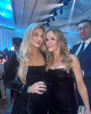 Leah McCourt Instagram - The event of a lifetime ✨

No voice has been louder in defence of women in sport and common sense than @rileygbarker and if you don’t listen to @megynkellyshow religiously every day you need to. 

@jdvance doing the YMCA at night then becoming vice president today. 😂

Thankyou @turningpointusa @charliekirk1776