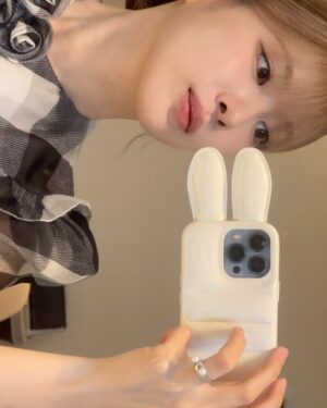 Lee Hae-in Instagram - 모두가 탐내는 토끼 🐰🐰🐰