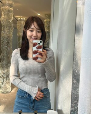 Lee Hye-seong Instagram - 늘 정성스러운 헤어 스타일링 해주시는 @hyung_wook_ko 🙏🏻