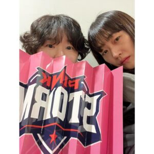 Lee Min-ji Instagram - #1승 🏐　인생 첫 무대인사!! 
와주신 관객분들 너무 감사합니다💕
내일도 열심히 만나러 갑니다! 많은 관심 부탁드려요!!