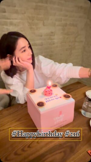 Lee Min-jung Instagram - 촬영때문에 생일은 못할줄알았는데… 고마워요… 요즘 유행은 마이크로미니케잌인가보