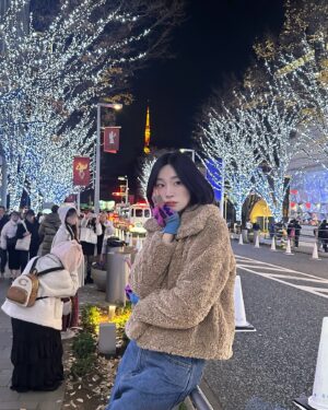 Lee Seo-bin Instagram - 🙄