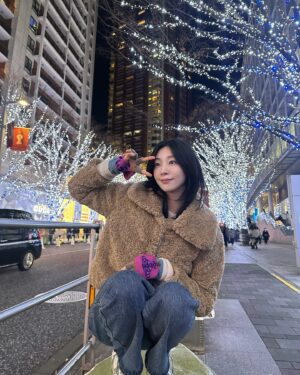 Lee Seo-bin Instagram - 🙄